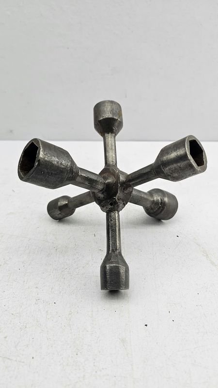 Llave de Tuercas Múltiple Tipo Araña, 6 Bocas