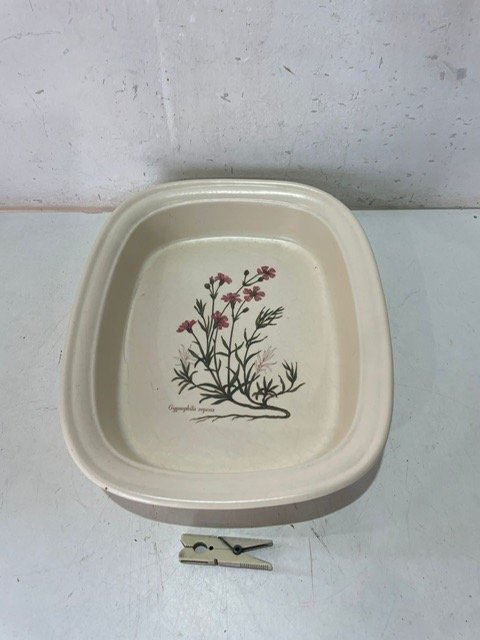 Lote siguiente: Fuente de loza con diseño floral