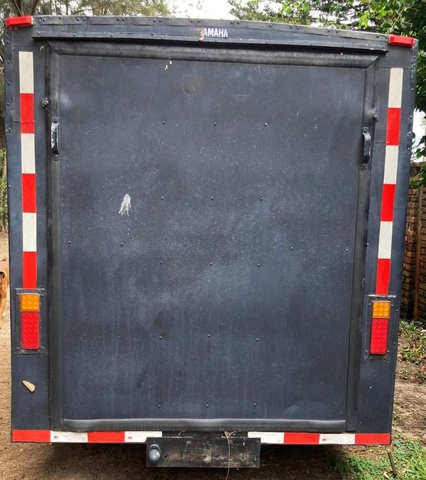 Tráiler cerrado tipo furgón para transporte de motos, herramientas y mercadería - imagen 12
