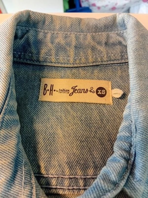 Camisa de jeans marca BH JEANS según grifa talle XS - imagen 3