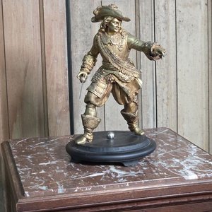 Figura de Mosquetero en Bronce con Base de Madera - 33cm - imagen 1