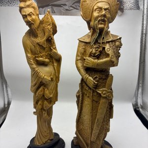 Pareja de Esculturas Orientales en Marfilina con Peces y Base Circular - imagen 3