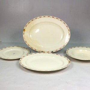 Lote siguiente: Cuatro Fuentes Ovales de Porcelana Inglesa Alfred Meakin con Borde Floral