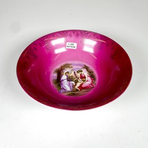 Lote siguiente: Centro de porcelana alemana, decorado damas diámetro 23 cm