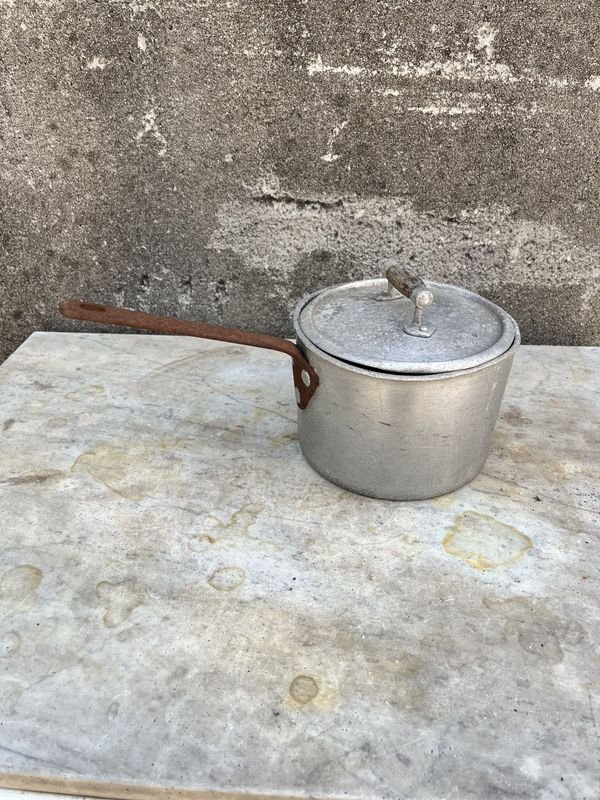 Lote siguiente: Olla de aluminio FCCA - Venta en subasta
