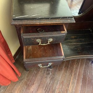 Tocador Antiguo de Roble con Espejo Triptico y Tapas de Mármol - imagen 9
