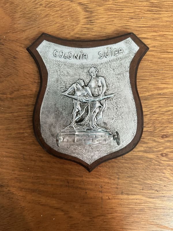 Lote siguiente: Escudo Decorativo de Colonia Suiça