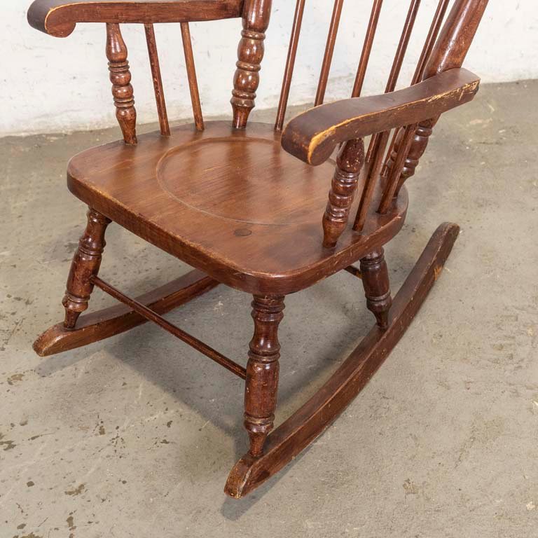 Silla de madera estilo Windsor con detalles en el lustre - imagen 2