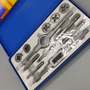 Juego de Terrajas y Machos Métricos de 12 Piezas en Caja de Chapa - imagen 3
