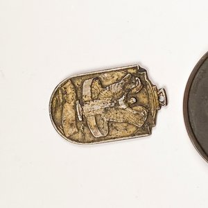 Lote de 5 Medallas y Monedas: Una con Esmalte y Escudo - imagen 3