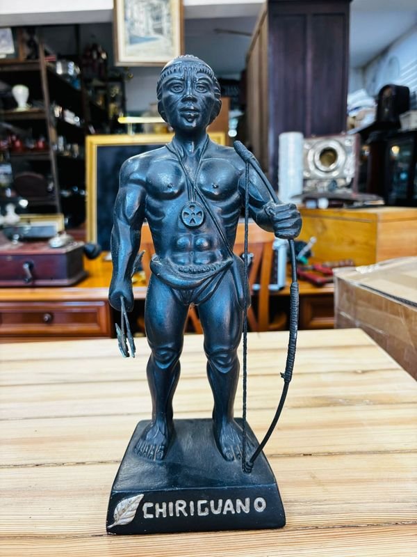 Estatua de indígena en cerámica - imagen 1