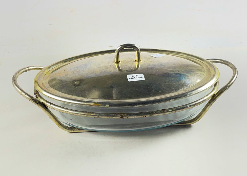 Fuente oval en vidrio con soporte y tapa de metal de 30 x 21 cm