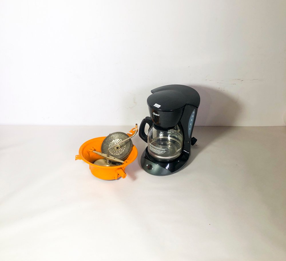 Cafetera Oster con Jarra de Vidrio y Puretera Moulinex con Accesorios