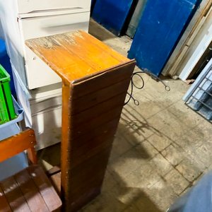 Dos bancos de madera pino nacional, uno con respaldo - imagen 6