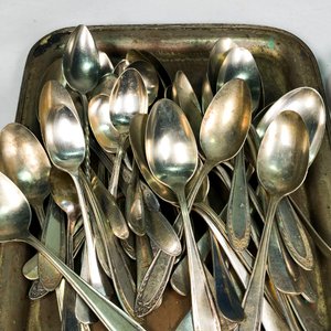 Lote de Cubiertos Metálicos Variados: Cucharas, Tenedores y Cuchillos - imagen 3