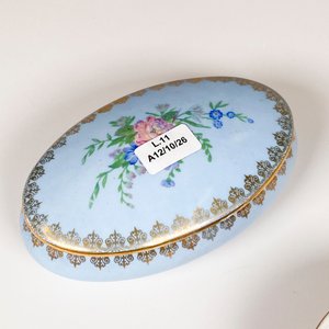 Dos Cofres de Porcelana Francesa Limoges y Checa con Decoración Floral y Damas - imagen 6