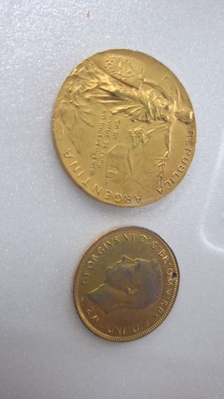 Antiguo prendedor de plata conmemorativo - imagen 1