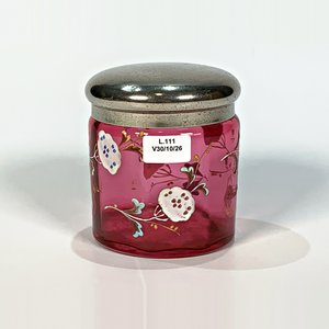 Pote Vintage de Vidrio Rosado con Decoración Floral y Tapa Metálica - imagen 2