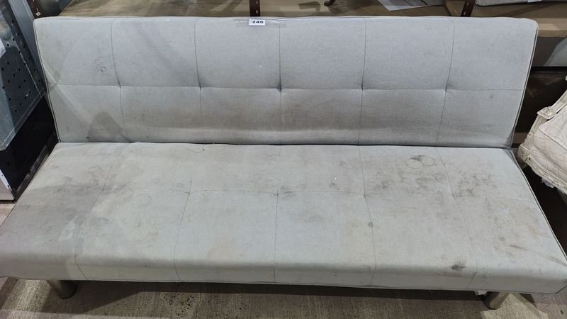 Lote anterior: Sofá cama tapizado en gris con detalles