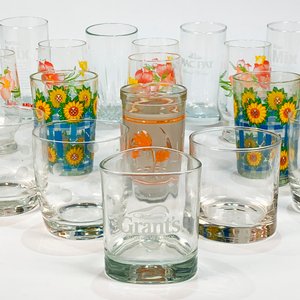 Lote de 21 Vasos de Vidrio: Whisky, Jugo y Decoración Floral - imagen 2