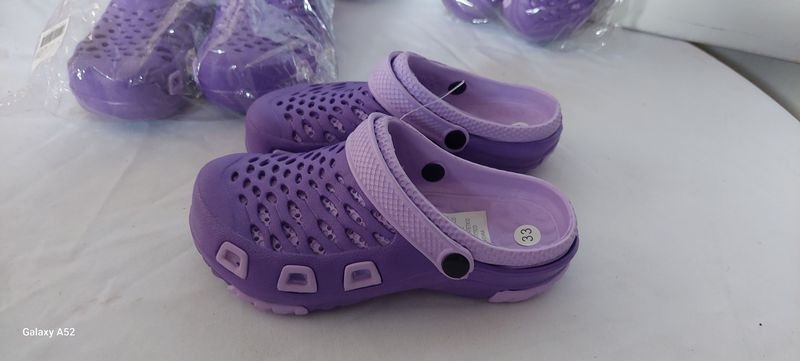 Zapatillas de Crocs en excelente condición - imagen 3