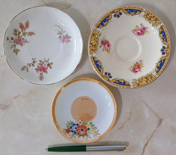Tres platos de porcelana de Inglaterra y Japón - imagen 1