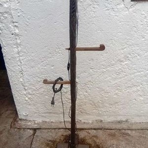 Lámpara de Pie Rústica en Madera Dura, 1.40m, Sin Pantalla - imagen 4
