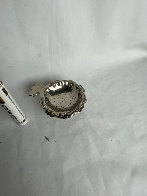 Colador de metal con diseño de hoja - imagen 2