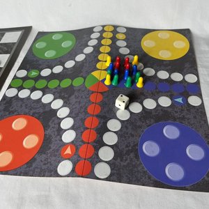 Juego Clásico de Ludo y Damas para la Familia - imagen 2