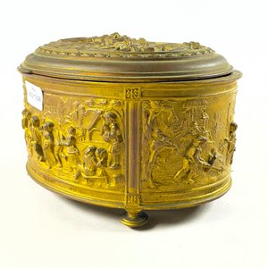 Alhajero Oval de Bronce Labrado con Escenas Figurativas - imagen 3