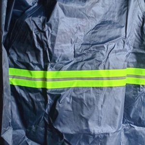 Campera Impermeable Azul con Reflectores y Capucha Talle XL - imagen 2