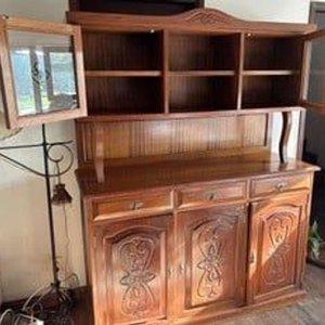 Juego de Comedor y Aparador de Cerejeira con Repujado y Vidrio - imagen 18