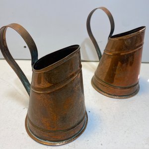 Lote de 8 piezas: Apliques de madera, jarras de cobre, tetera, sartén, cuenco y bandeja decorada - imagen 4