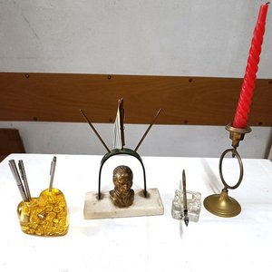 Set de Escritorio Antiguo: Busto Artigas, Candelabro, Porta Lápices y Pluma - imagen 1