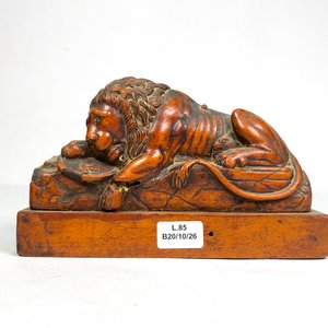 Figura de León Recostado en Madera Tallada - imagen 2