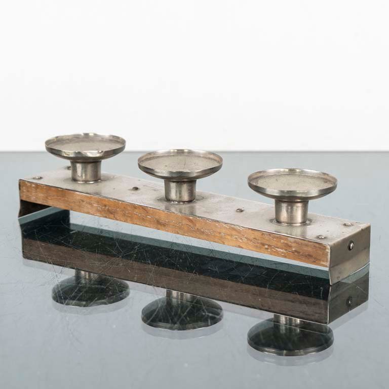 Lote siguiente: Candelabro de metal y madera para candelas