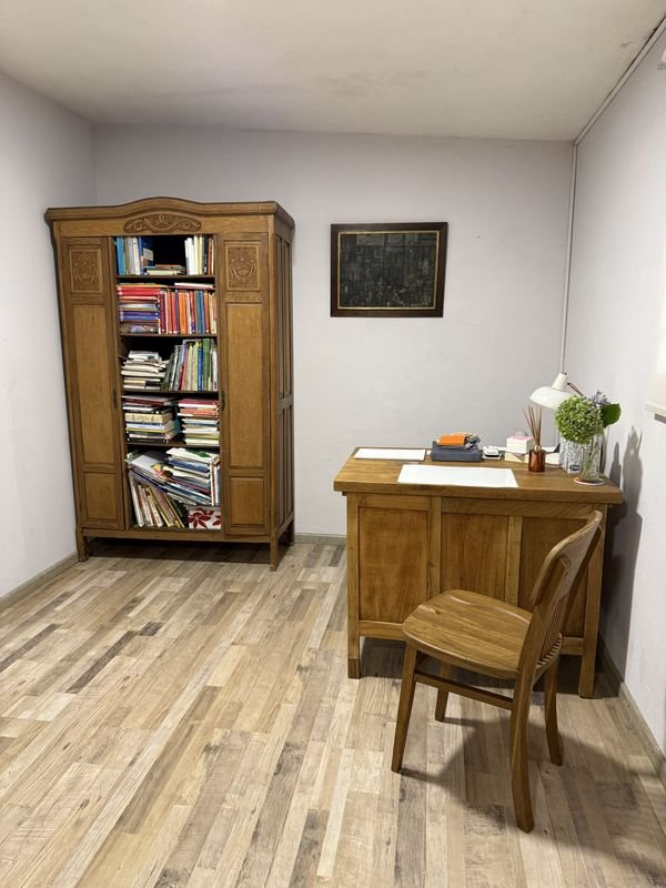 Estantería de roble de dos puertas - imagen 1