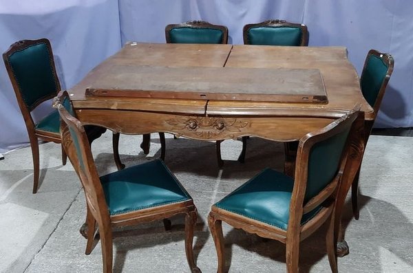 Mesa Provenzal Extensible con 6 Sillas Tapizadas Tachonadas