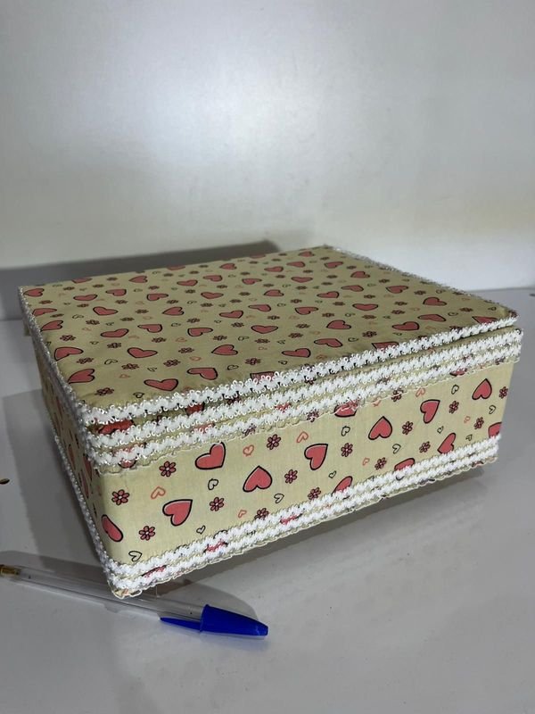 Caja organizadora artesanal con corazones - imagen 3