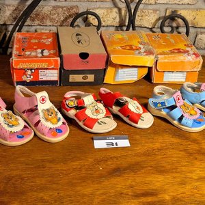 Lote anterior: Lote de 7 Sandalias Infantiles: Varios Modelos, Colores y Talles