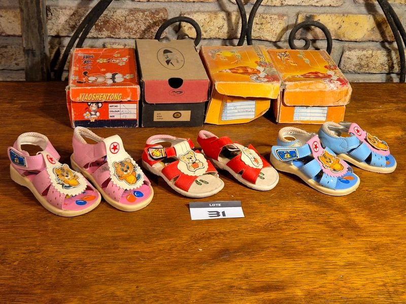 Lote de 7 Sandalias Infantiles: Varios Modelos, Colores y Talles