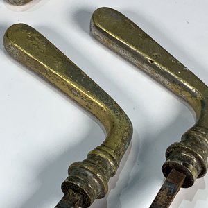 Lote de 12 Picaportes de Bronce con Diseños Variados - imagen 2