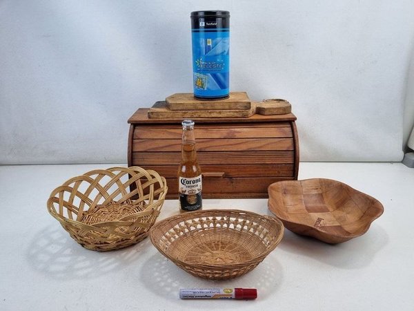 Conjunto Panera Madera con Tapa Persiana, Tablas Picar y Canastas Mimbre - imagen 1