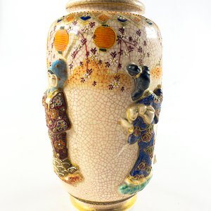 Florero oriental en porcelana con relieve de 25 cm - imagen 1