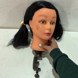 Lote anterior: Cabeza de Maniquí para Peluquería con Pinza