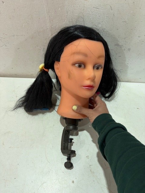 Cabeza de Maniquí para Peluquería con Pinza