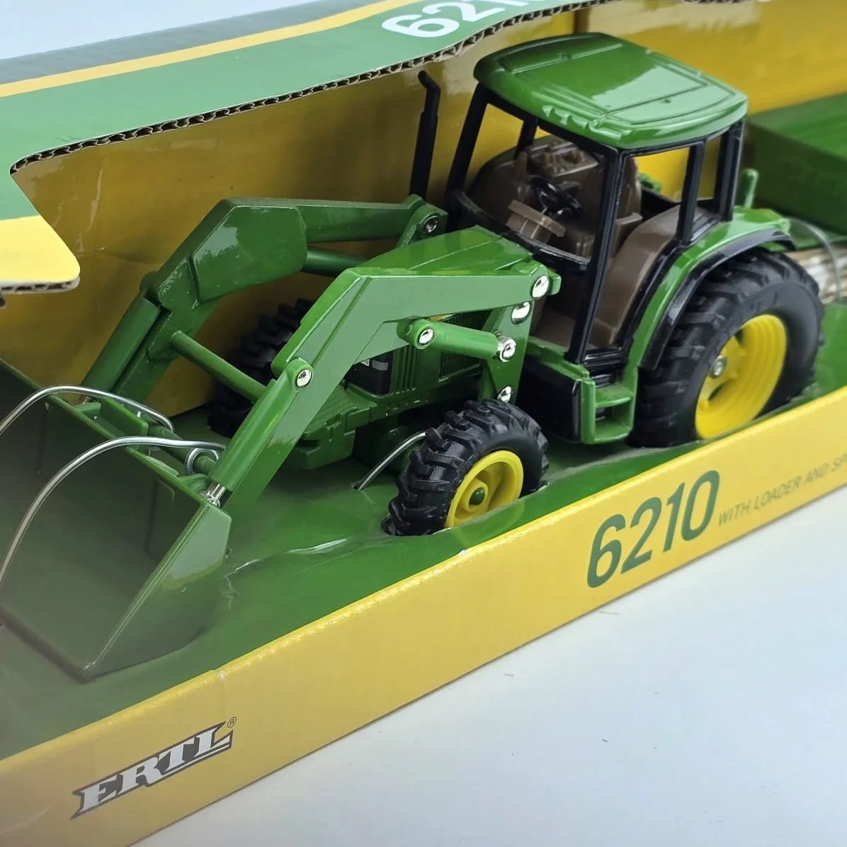 John Deere 6210 en escala 1:32, modelo de juguete - imagen 2