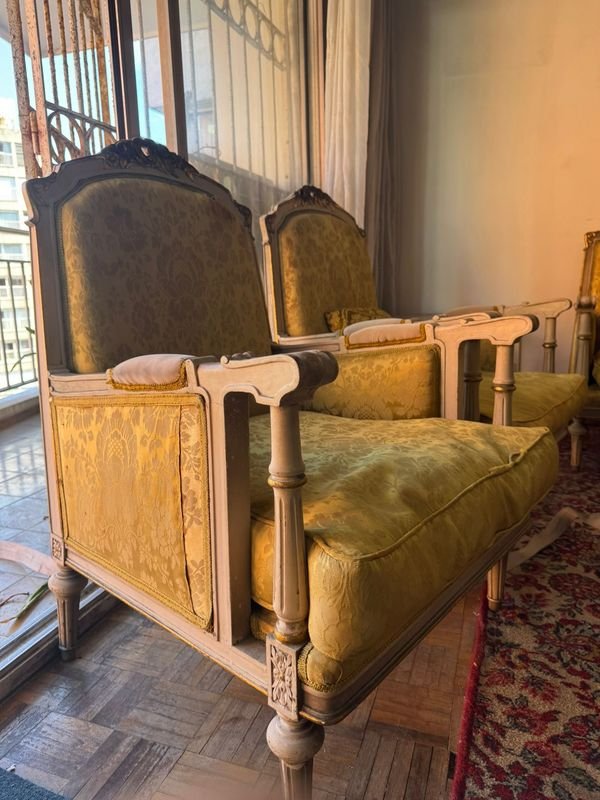Sillones franceses de un cuerpo con detalles en el tapizado - imagen 7