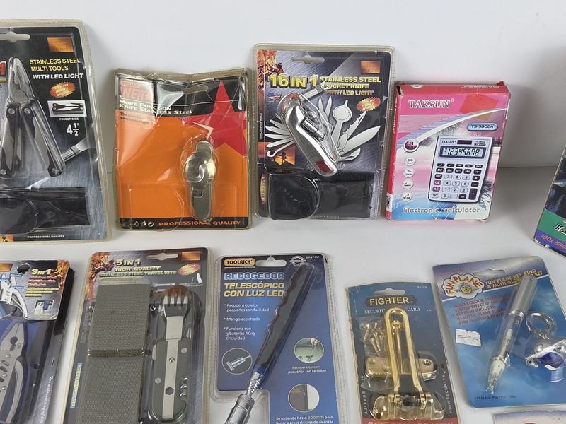 Gran lote de accesorios para camping y herramientas - imagen 6