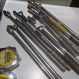 Lote de 34 Cintas Métricas Stanley y 12 Mangos de Llave Criquet - imagen 7